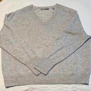Women’s light gray Vince v neck cashmere sweater L